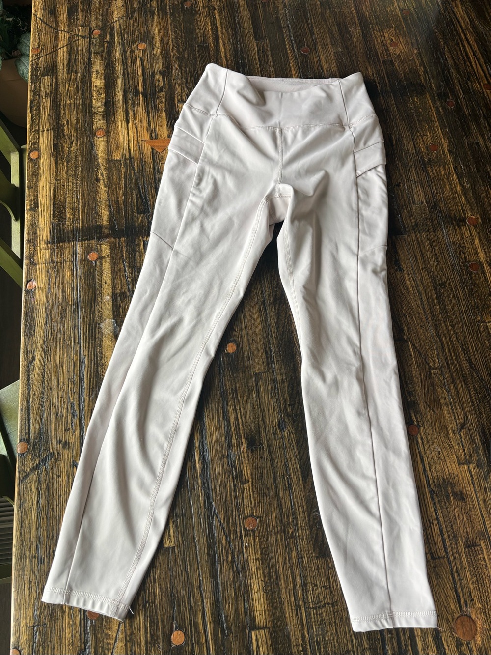 Avalanche creamHigh-Waist Performance Leggings medium